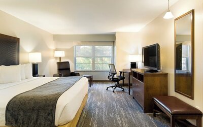 Clubhouse Hotel & Suites Pierre