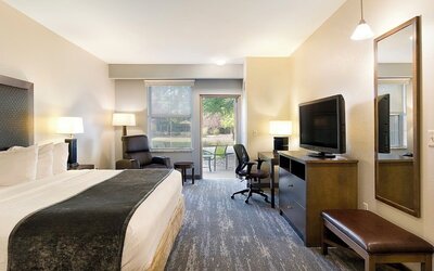 Clubhouse Hotel & Suites Pierre