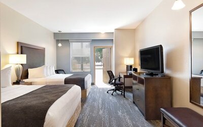 Clubhouse Hotel & Suites Pierre