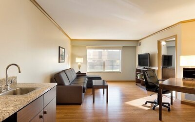 Clubhouse Hotel & Suites Pierre