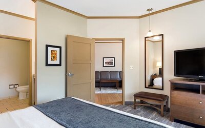Clubhouse Hotel & Suites Pierre