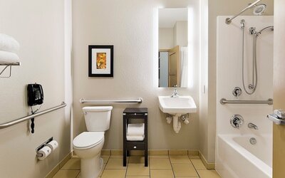 Clubhouse Hotel & Suites Pierre