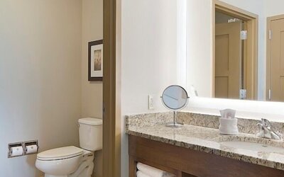 Clubhouse Hotel & Suites Pierre