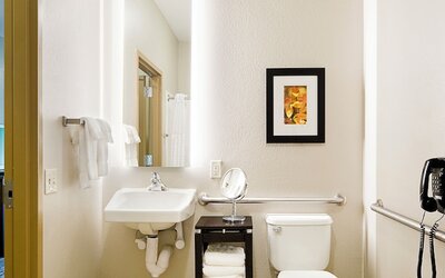 Clubhouse Hotel & Suites Pierre
