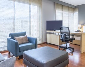 Cosmos 100 & Centro De Convenciones