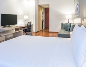 Cosmos 100 & Centro De Convenciones