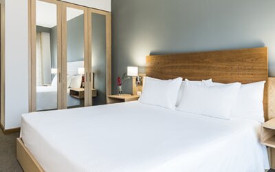 Cosmos 100 & Centro De Convenciones