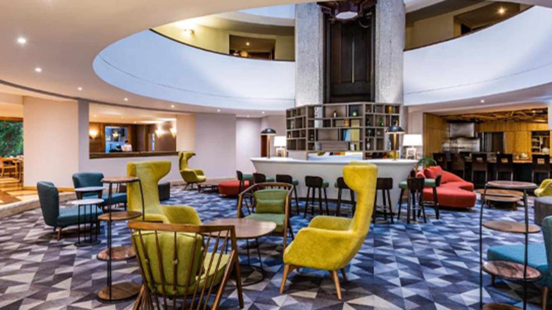 Cosmos 100 & Centro De Convenciones