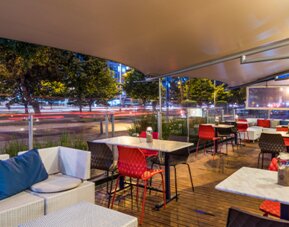 Cosmos 100 & Centro De Convenciones