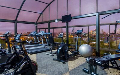 Cosmos 100 & Centro De Convenciones