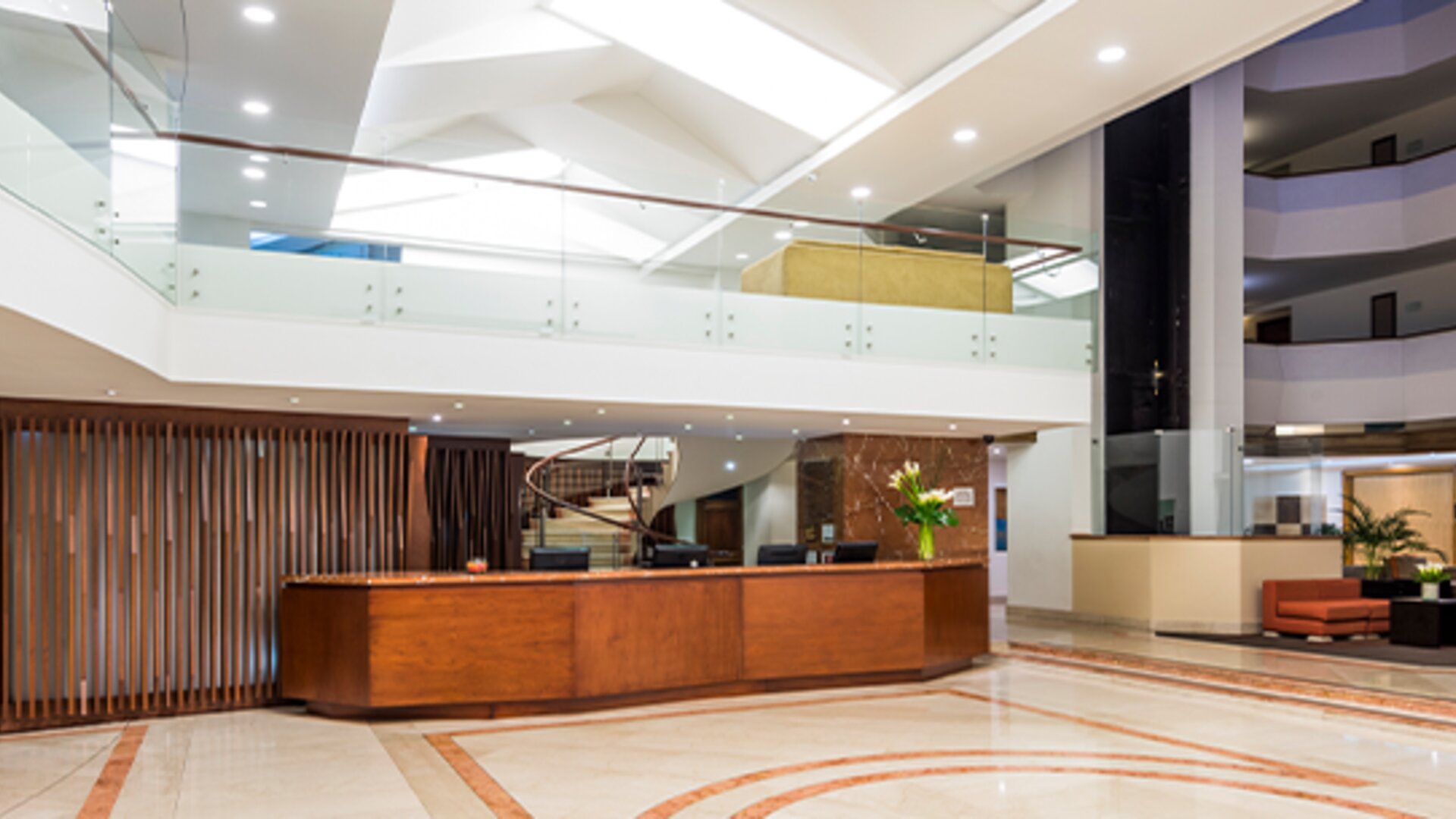 Cosmos 100 & Centro De Convenciones