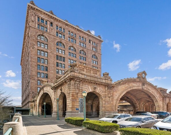 Placemakr Downtown Pittsburgh at The Pennsylvanian