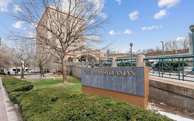 Placemakr Downtown Pittsburgh at The Pennsylvanian
