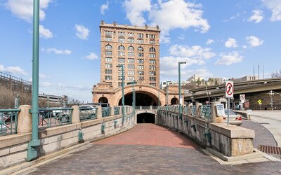 Placemakr Downtown Pittsburgh at The Pennsylvanian