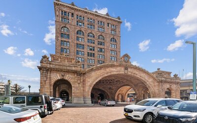Placemakr Downtown Pittsburgh at The Pennsylvanian