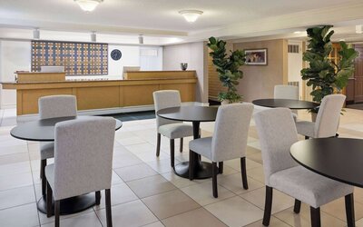 La Quinta Inn by Wyndham Pittsburgh Airport