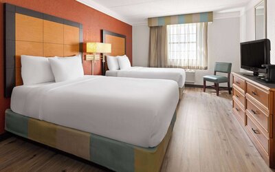La Quinta Inn by Wyndham Pittsburgh Airport