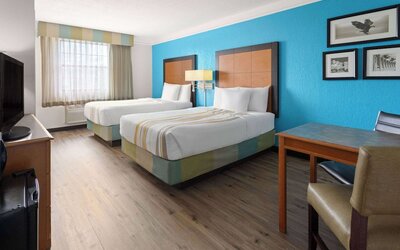 La Quinta Inn by Wyndham Pittsburgh Airport