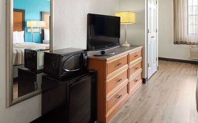 La Quinta Inn by Wyndham Pittsburgh Airport