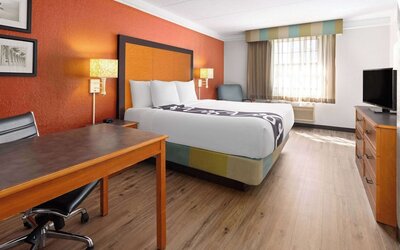 La Quinta Inn by Wyndham Pittsburgh Airport