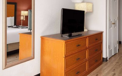 La Quinta Inn by Wyndham Pittsburgh Airport