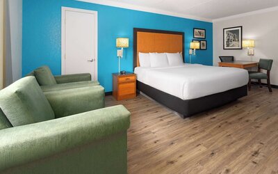 La Quinta Inn by Wyndham Pittsburgh Airport