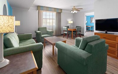 La Quinta Inn by Wyndham Pittsburgh Airport