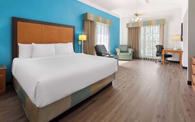 La Quinta Inn by Wyndham Pittsburgh Airport