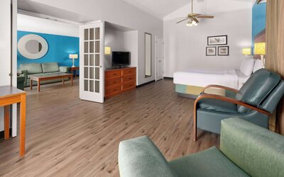 La Quinta Inn by Wyndham Pittsburgh Airport