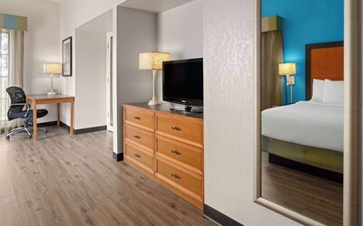 La Quinta Inn by Wyndham Pittsburgh Airport