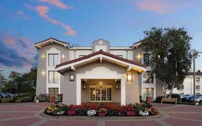 La Quinta Inn by Wyndham Pittsburgh Airport