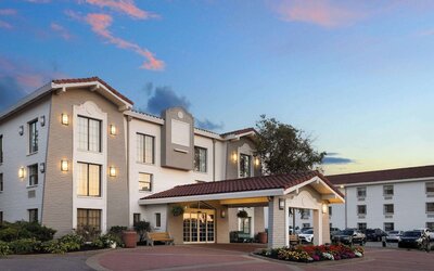 La Quinta Inn by Wyndham Pittsburgh Airport