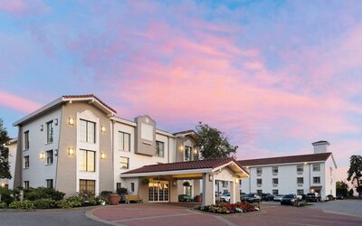 La Quinta Inn by Wyndham Pittsburgh Airport