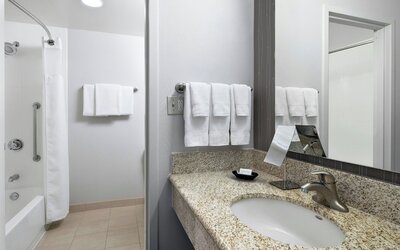 Courtyard by Marriott Pittsburgh Airport