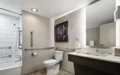 DoubleTree by Hilton Pittsburgh Airport