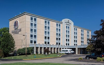 DoubleTree by Hilton Pittsburgh Airport