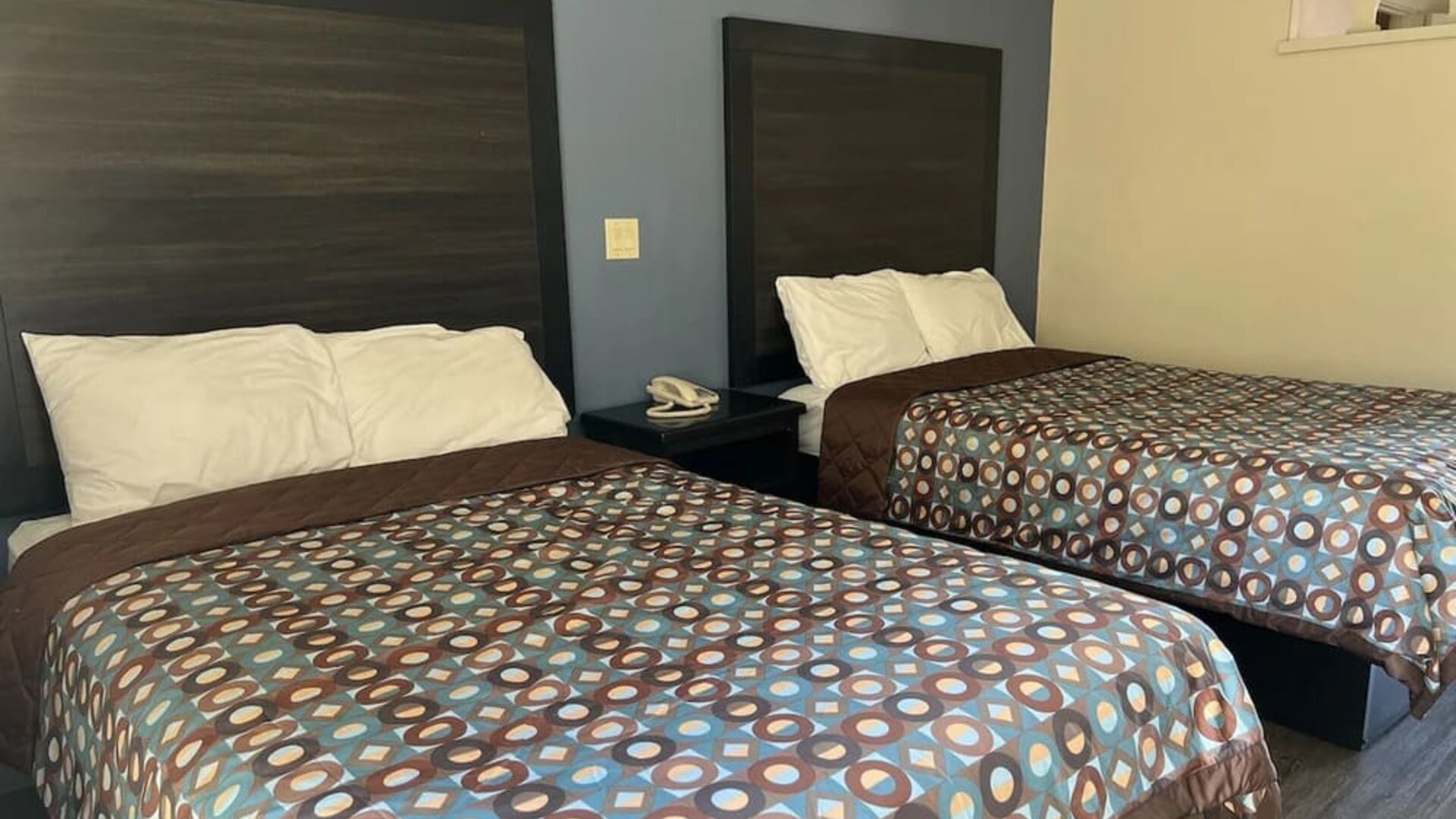 Two queen beds at Economy Inn, Fresno.