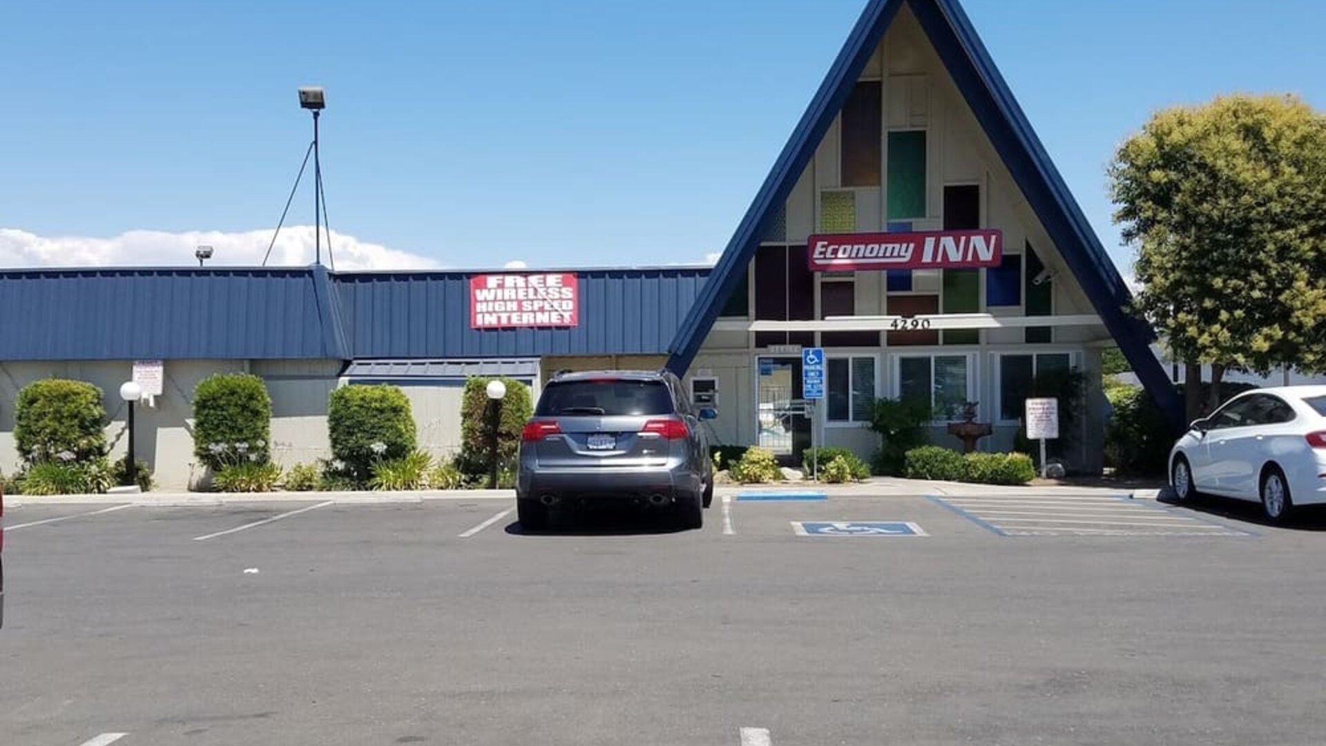 Parking available at Economy Inn, Fresno.