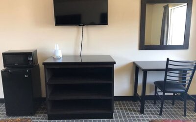 Work space in the day use room at Economy Inn, Fresno.