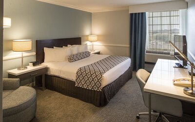 Crowne Plaza Suites Pittsburgh South by IHG