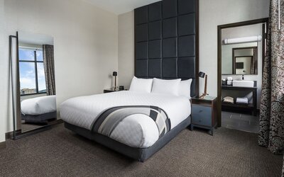 Joinery Hotel Pittsburgh, Curio Collection by Hilton