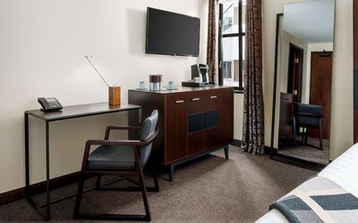 Joinery Hotel Pittsburgh, Curio Collection by Hilton
