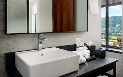 Joinery Hotel Pittsburgh, Curio Collection by Hilton