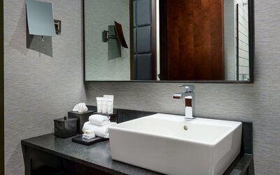 Joinery Hotel Pittsburgh, Curio Collection by Hilton