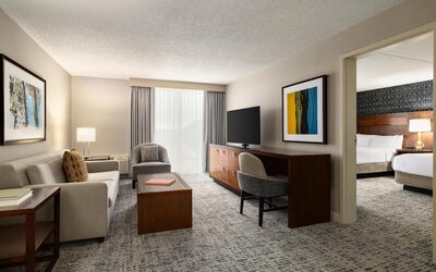 DoubleTree by Hilton Pittsburgh - Green Tree