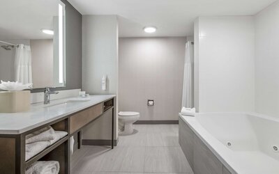 Room, 2 Queen Beds (Drinks & Snacks)