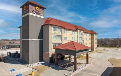 La Quinta Inn & Suites by Wyndham Allen at The Village