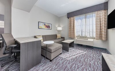 La Quinta Inn & Suites by Wyndham Allen at The Village