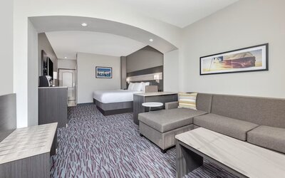 La Quinta Inn & Suites by Wyndham Allen at The Village