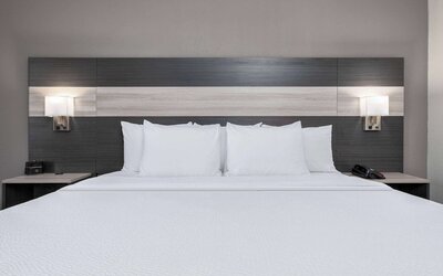 La Quinta Inn & Suites by Wyndham Allen at The Village